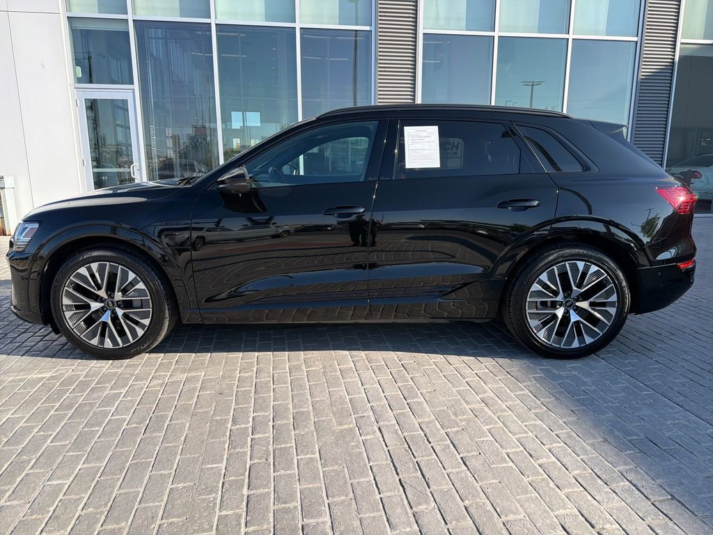 Used 2024 Audi Q8 e-tron Premium Plus AWD/4WD image 2