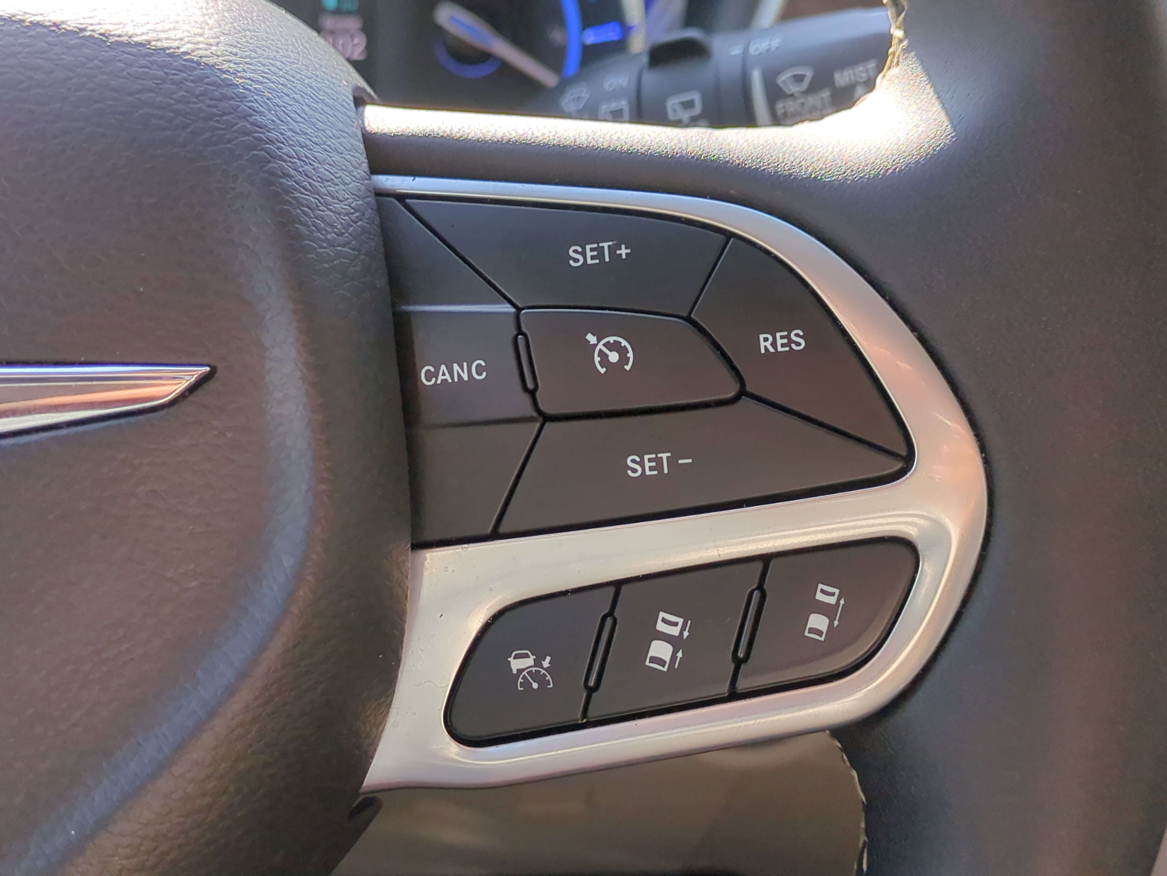 Certified 2024 Chrysler Pacifica Select image 28