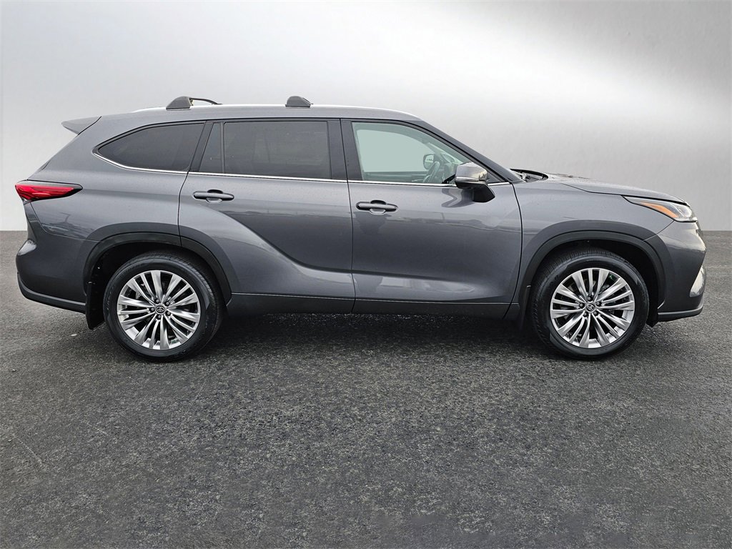 Used 2023 Toyota Highlander Platinum image 6