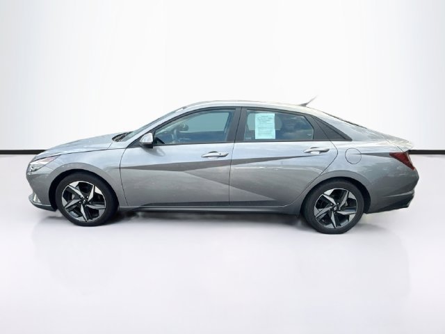 Used 2023 Hyundai Elantra SEL w/ Convenience Package FWD image 4