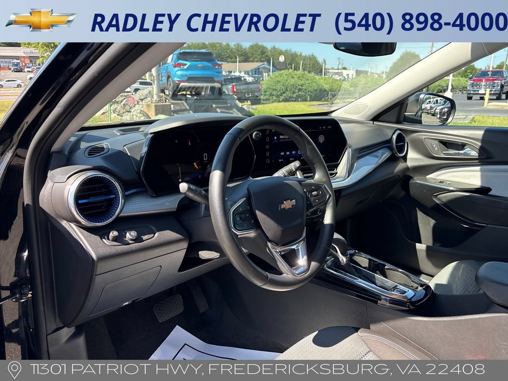 Certified 2025 Chevrolet Trax LT w/ LT Convenience Package FWD image 4