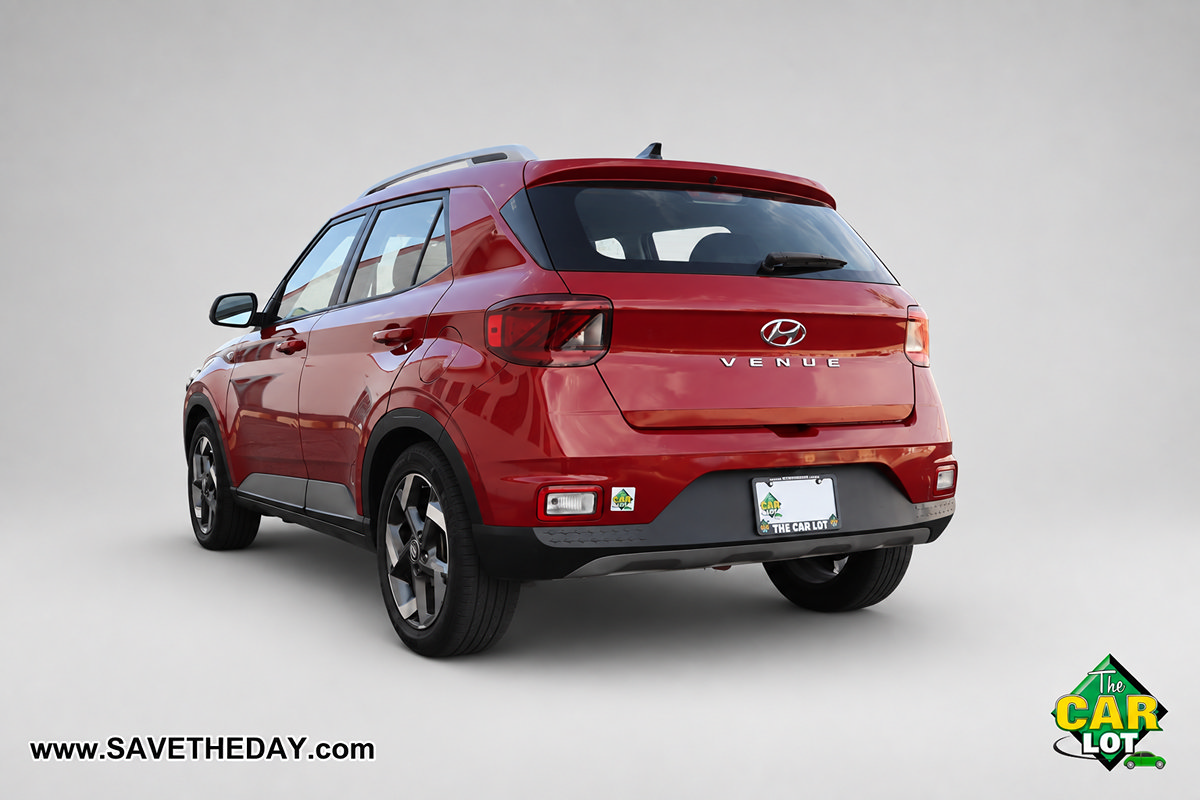 Used 2022 Hyundai Venue Limited FWD image 6