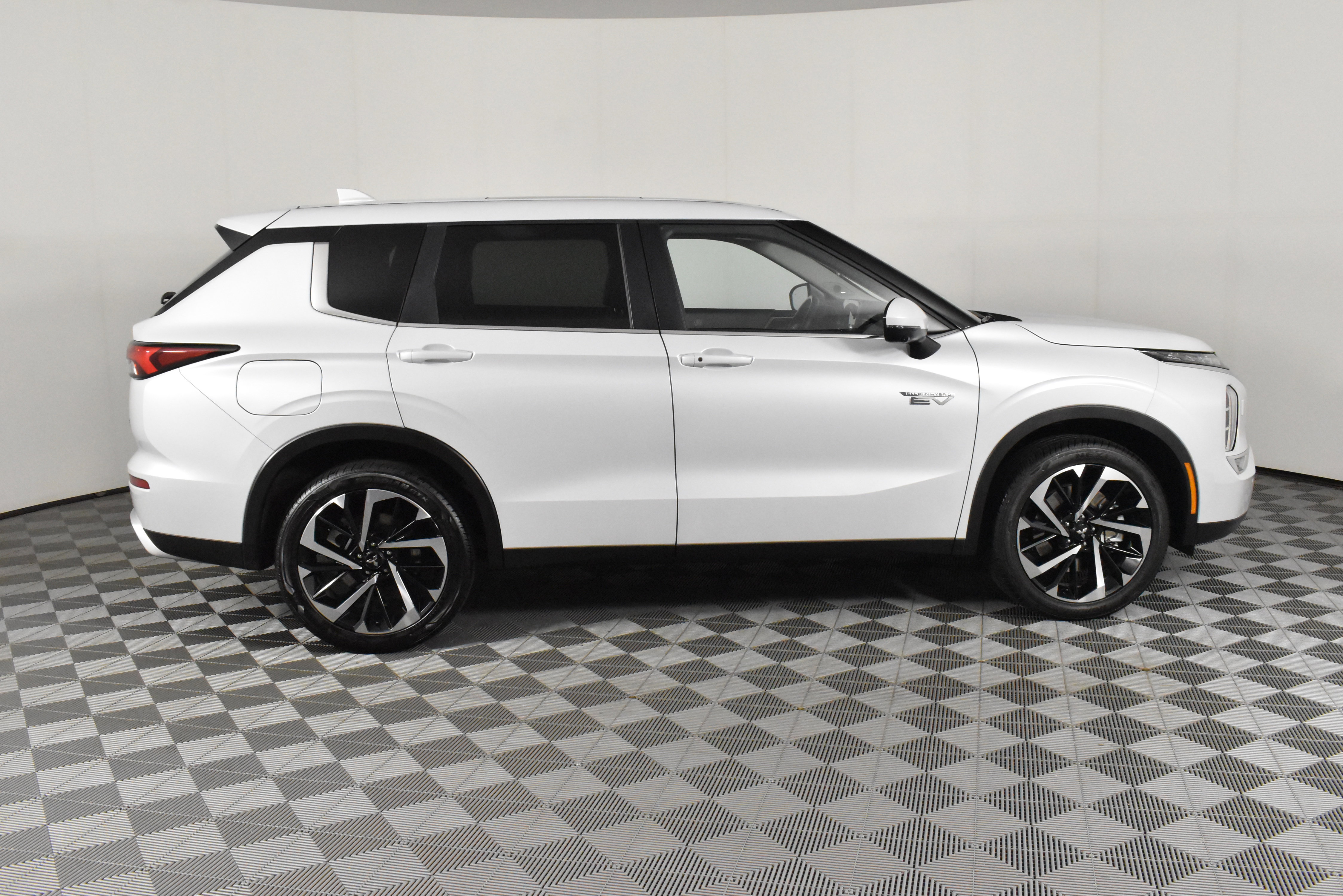 Used 2024 Mitsubishi Outlander SE image 5