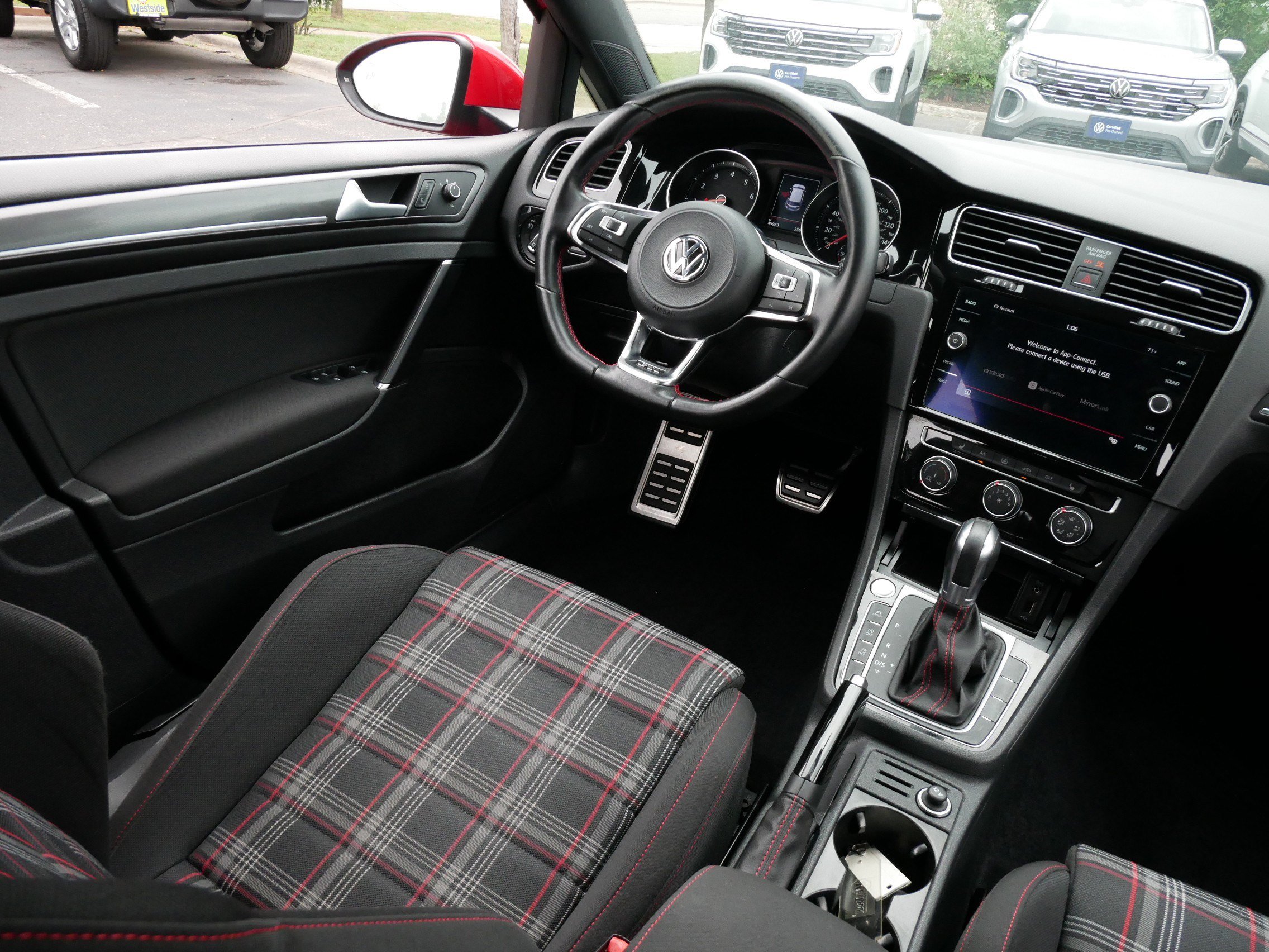 Used 2018 Volkswagen GTI SE FWD image 9