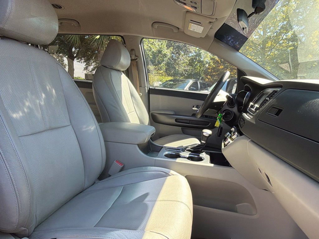 Used 2019 Kia Sedona LX FWD image 6