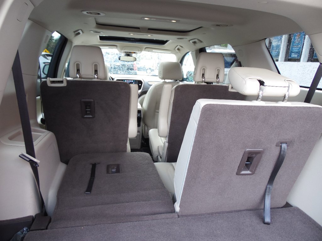 Used 2017 GMC Acadia Denali w/ Technology Package image 5