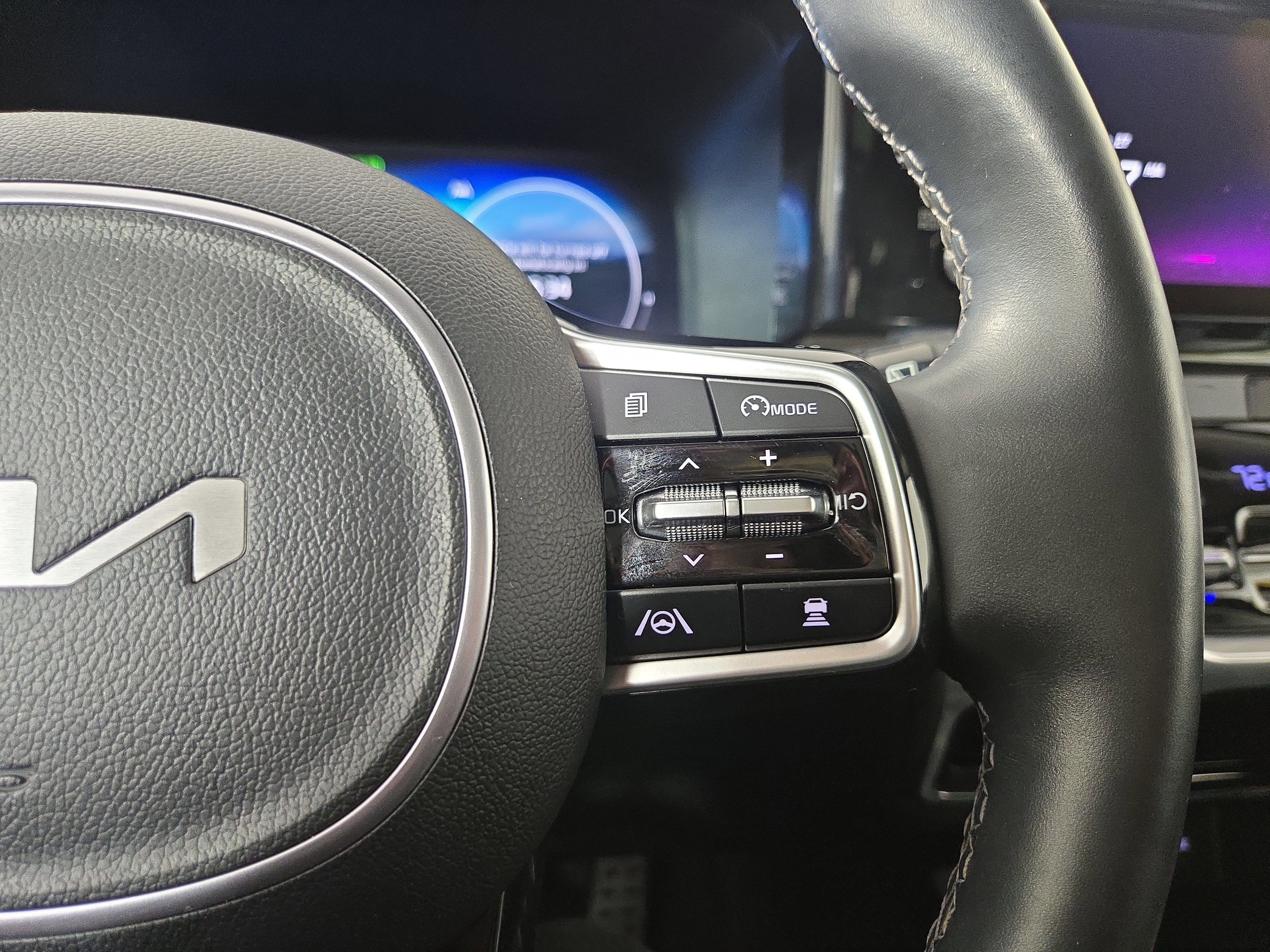 Used 2023 Kia Sorento SX image 18