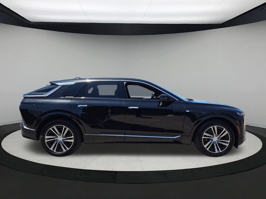New 2026 Cadillac Lyriq Luxury AWD/4WD image 6