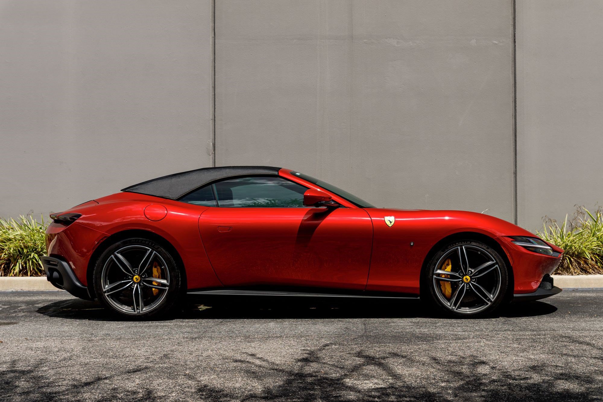 Used 2025 Ferrari Roma Spider RWD image 6