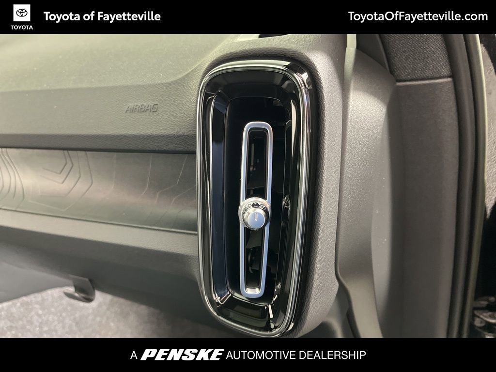 Used 2023 Volvo XC40 Recharge Plus image 21