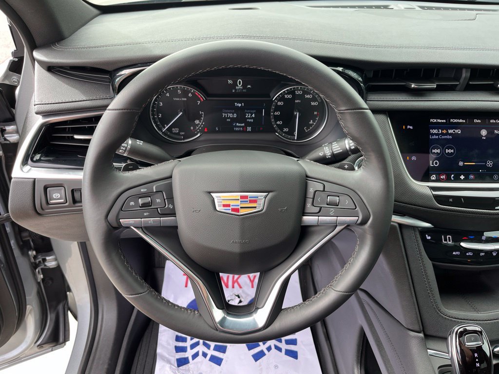 Used 2025 Cadillac XT6 Luxury w/ LPO, Floor Liner Package AWD/4WD image 9
