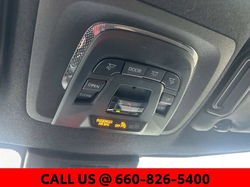 Used 2025 Toyota Corolla SE w/ SE Premium Package image 25