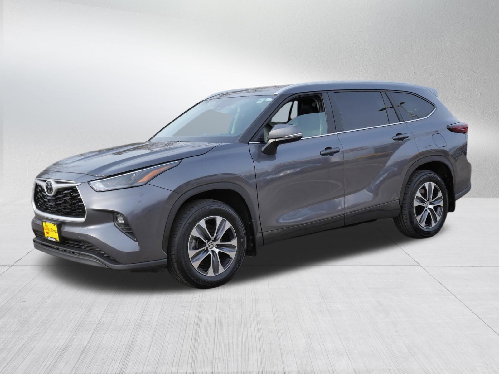 Certified 2024 Toyota Highlander XLE image 3