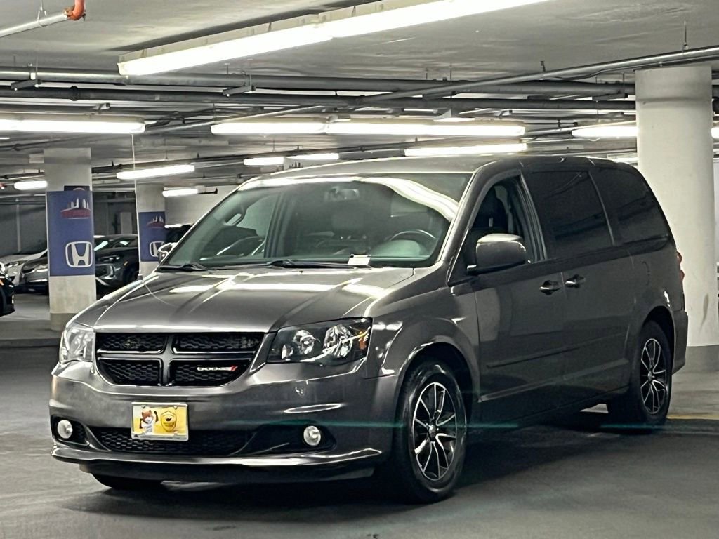 Used 2017 Dodge Grand Caravan SXT w/ Driver Convenience Group FWD image 3