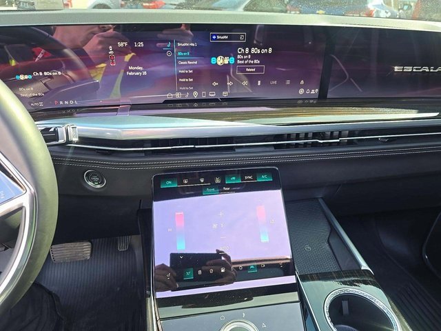 Used 2025 Cadillac Escalade Premium Luxury w/ Touring Package image 5