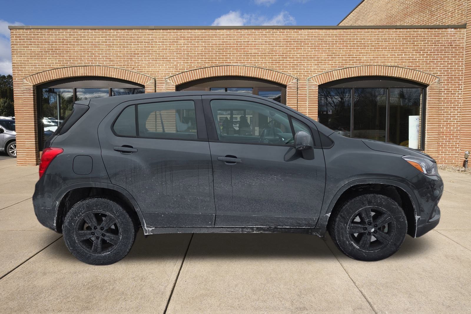 Used 2019 Chevrolet Trax LS image 2