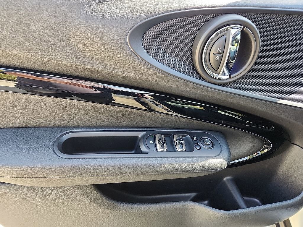 Used 2022 MINI Cooper Clubman S w/ Premium Package image 13