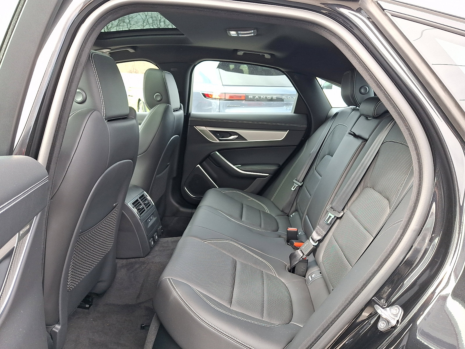 New 2024 Jaguar XF R-Dynamic SE AWD/4WD image 4