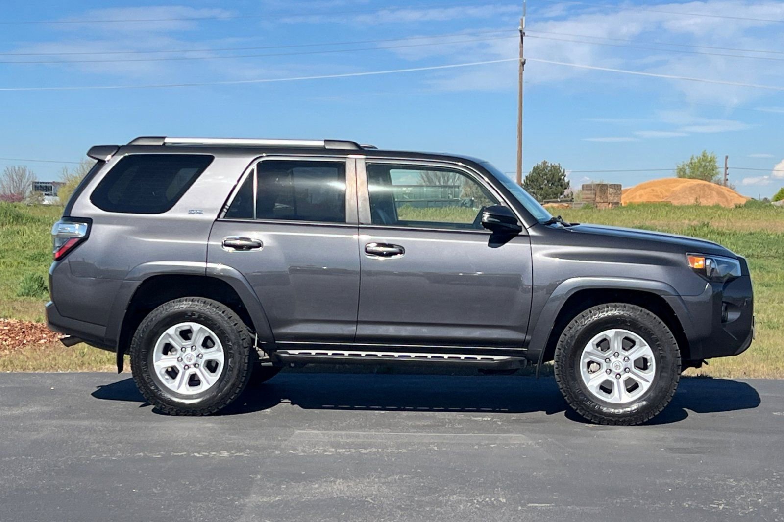 Used 2021 Toyota 4Runner SR5 Premium w/ Moonroof Package AWD/4WD image 3
