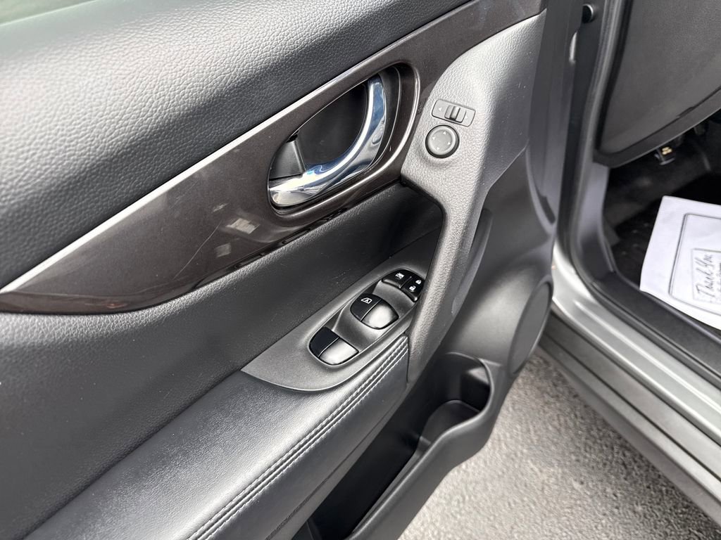 Used 2018 Nissan Rogue S image 14