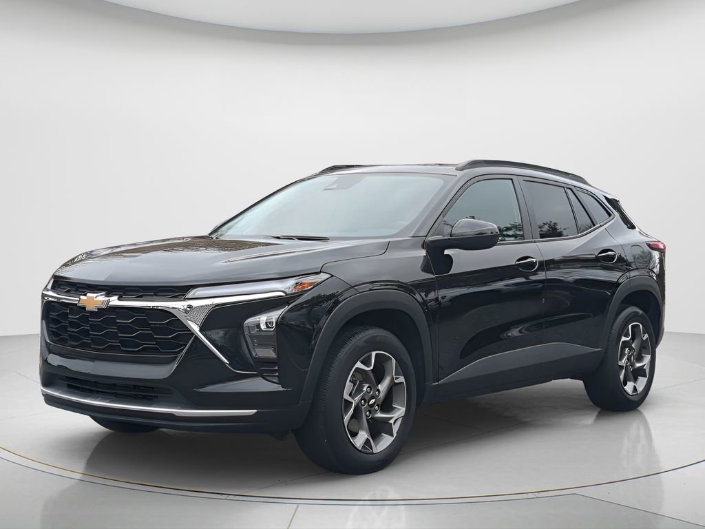 Used 2025 Chevrolet Trax LT w/ LT Convenience Package image 2