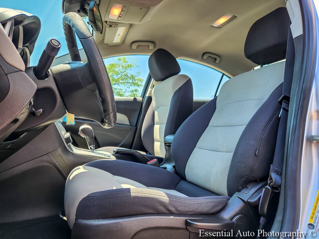 Used 2013 Chevrolet Cruze LS FWD image 7