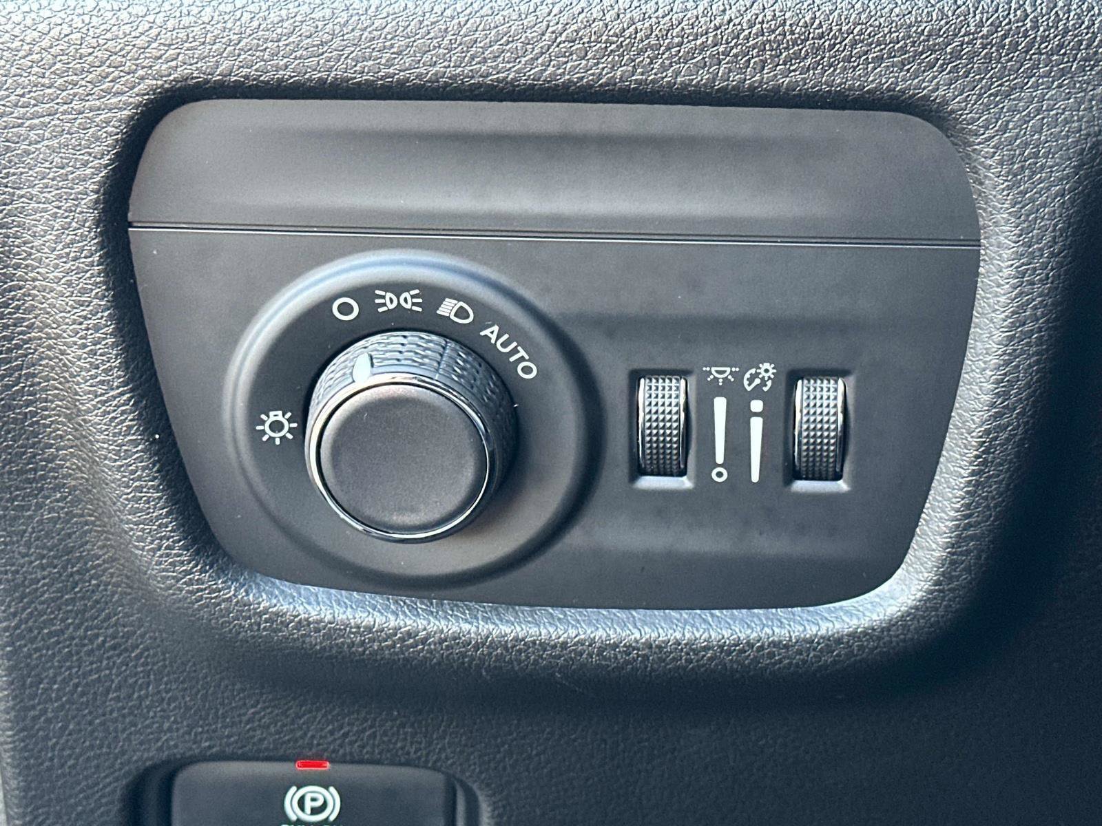 Used 2022 Jeep Grand Cherokee L Laredo image 29