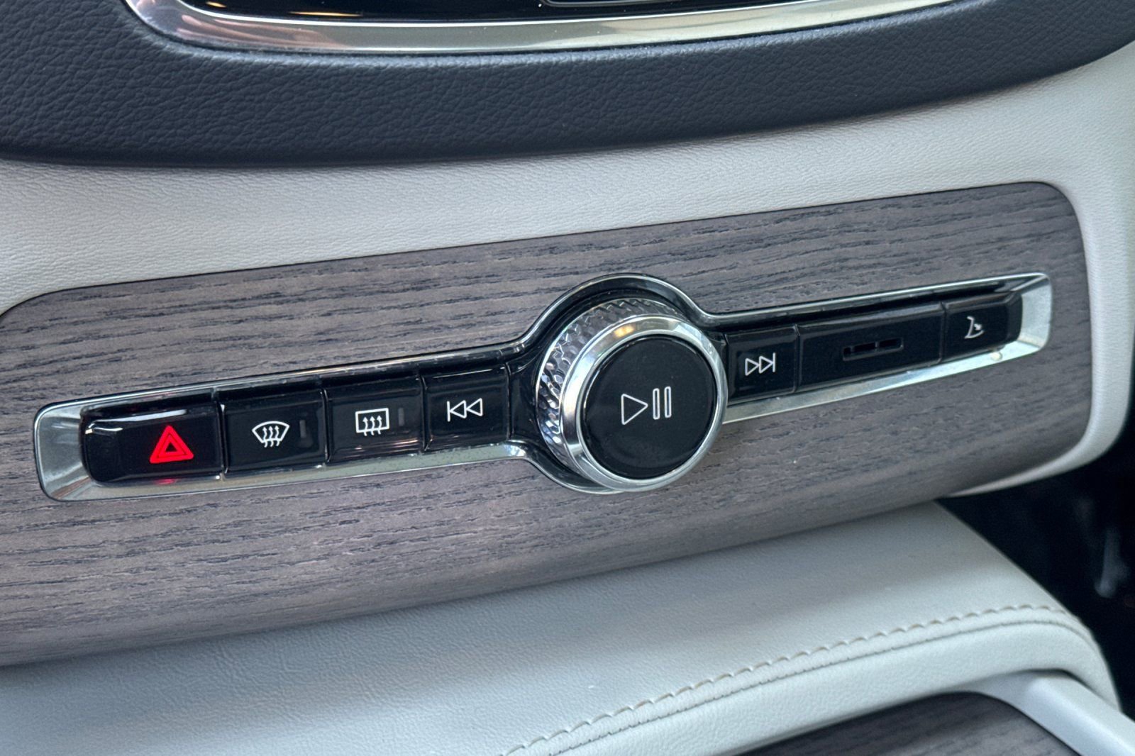 Used 2023 Volvo XC90 T8 Ultimate AWD/4WD image 25
