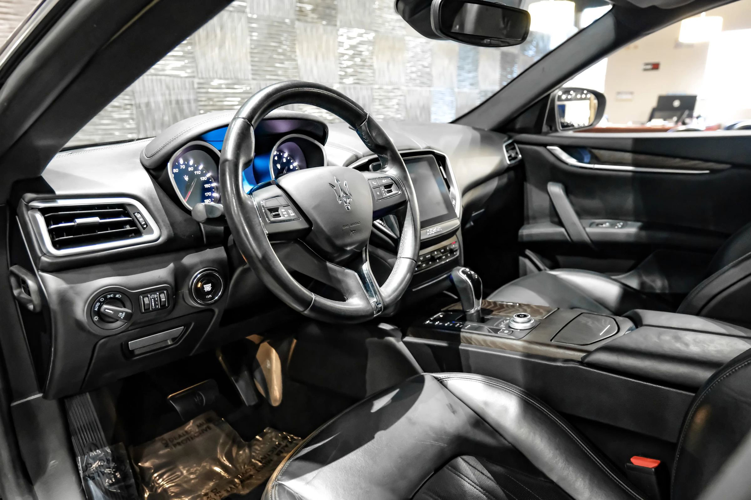 Used 2017 Maserati Ghibli w/ Luxury Package image 3