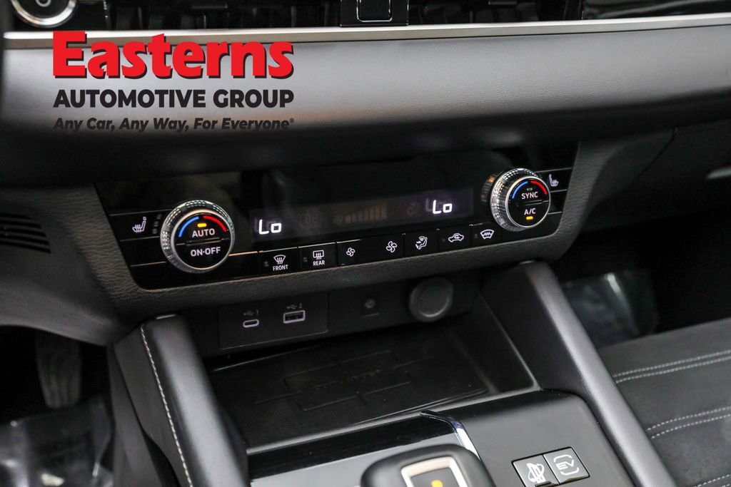 Used 2023 Mitsubishi Outlander SE image 19