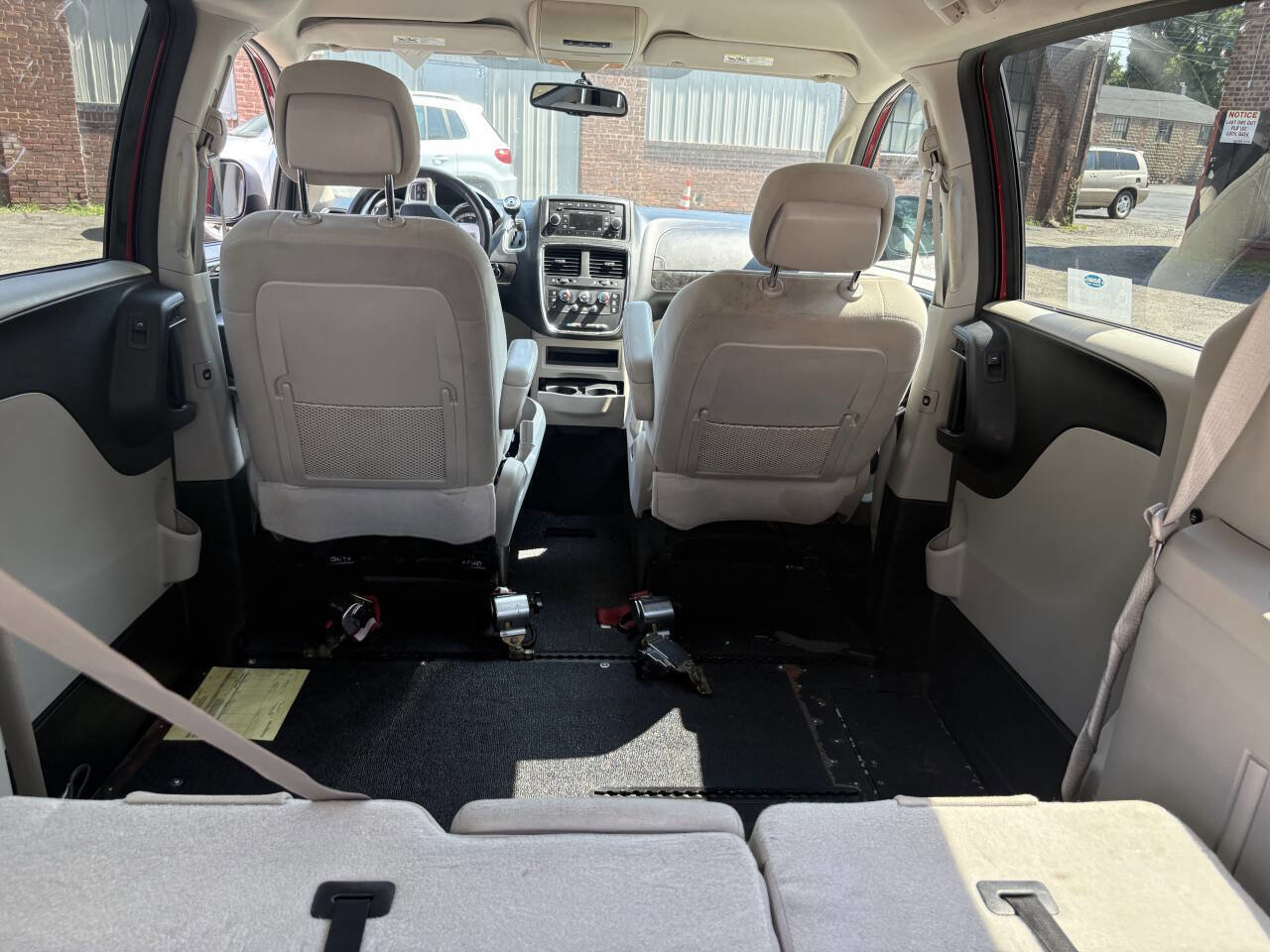 Used 2014 Dodge Grand Caravan SXT w/ UConnect Hands-Free Group image 16