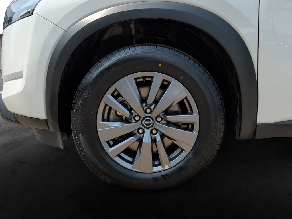 Used 2025 Nissan Pathfinder SV AWD/4WD image 9
