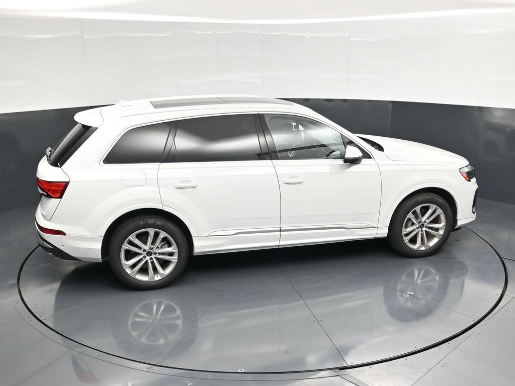 Used 2025 Audi Q7 3.0T Premium Plus AWD/4WD image 44