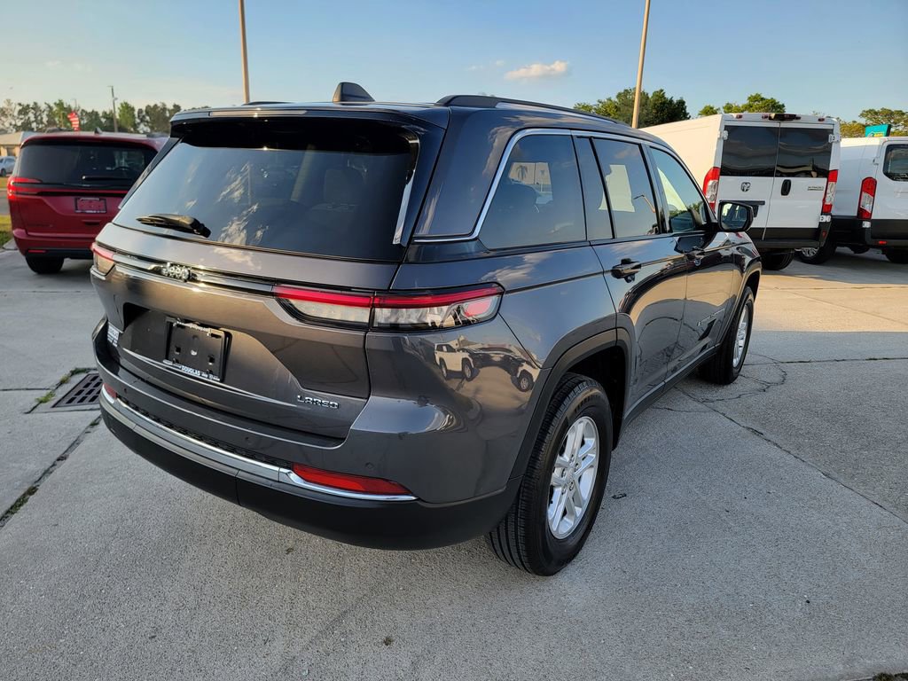 Used 2024 Jeep Grand Cherokee Laredo image 5
