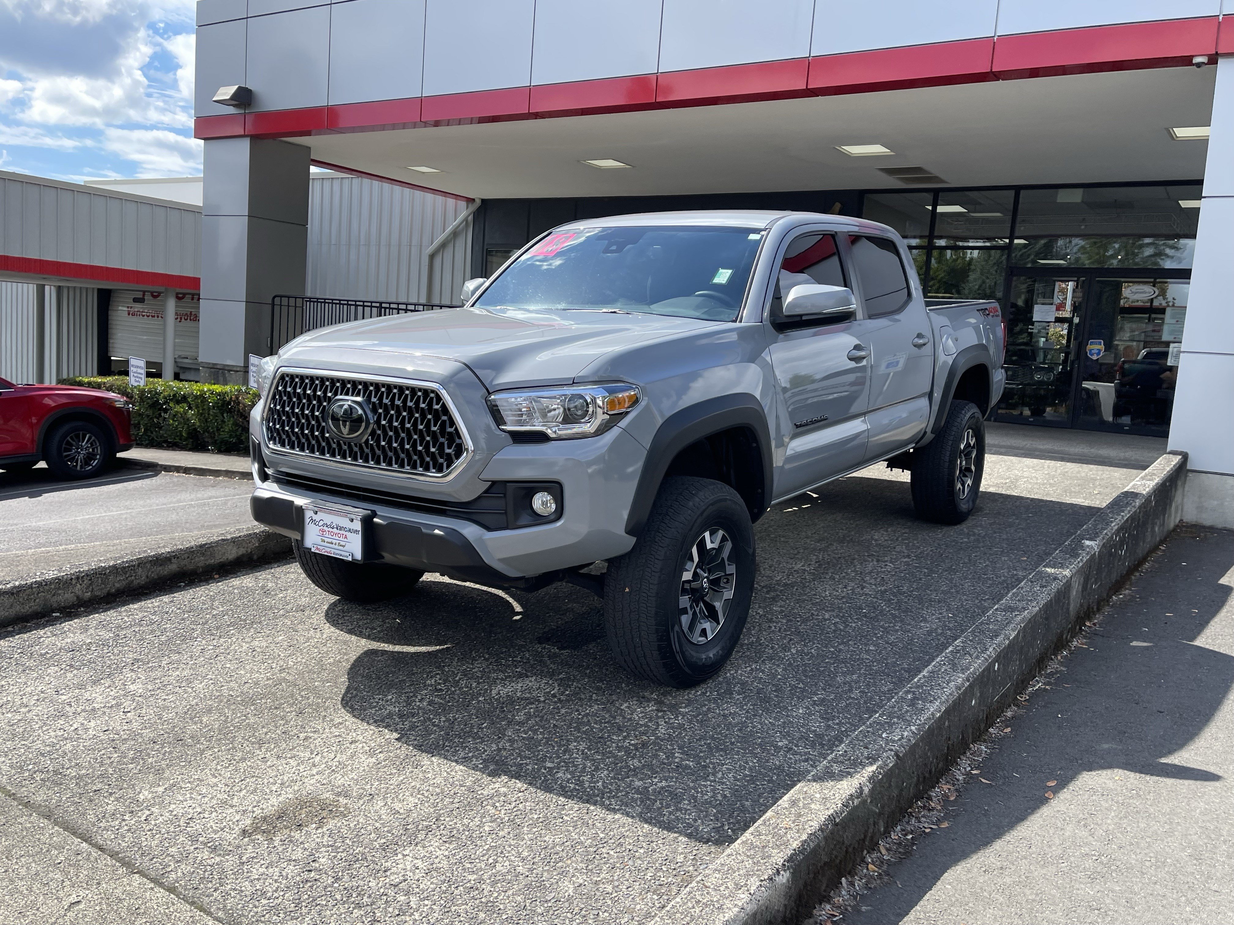 Certified 2018 Toyota Tacoma TRD Off-Road w/ Technology Package AWD/4WD image 3