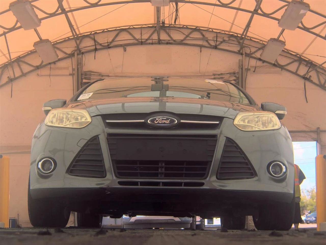 Used 2014 Ford Focus Titanium FWD image 3