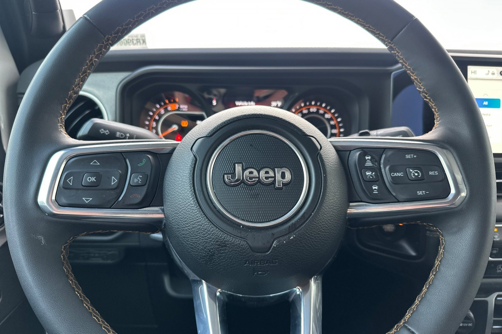 Used 2025 Jeep Wrangler Sahara image 34