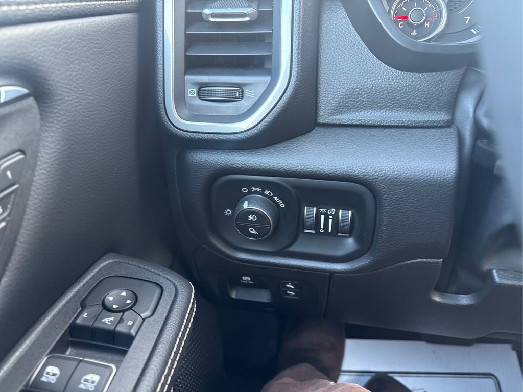 Used 2025 RAM 1500 Laramie image 14