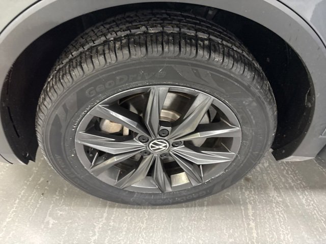 Used 2022 Volkswagen Tiguan SE image 28