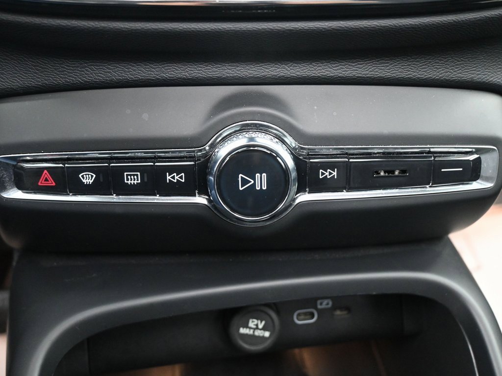 Used 2023 Volvo XC40 Recharge Ultimate w/ Protection Package Premier image 14
