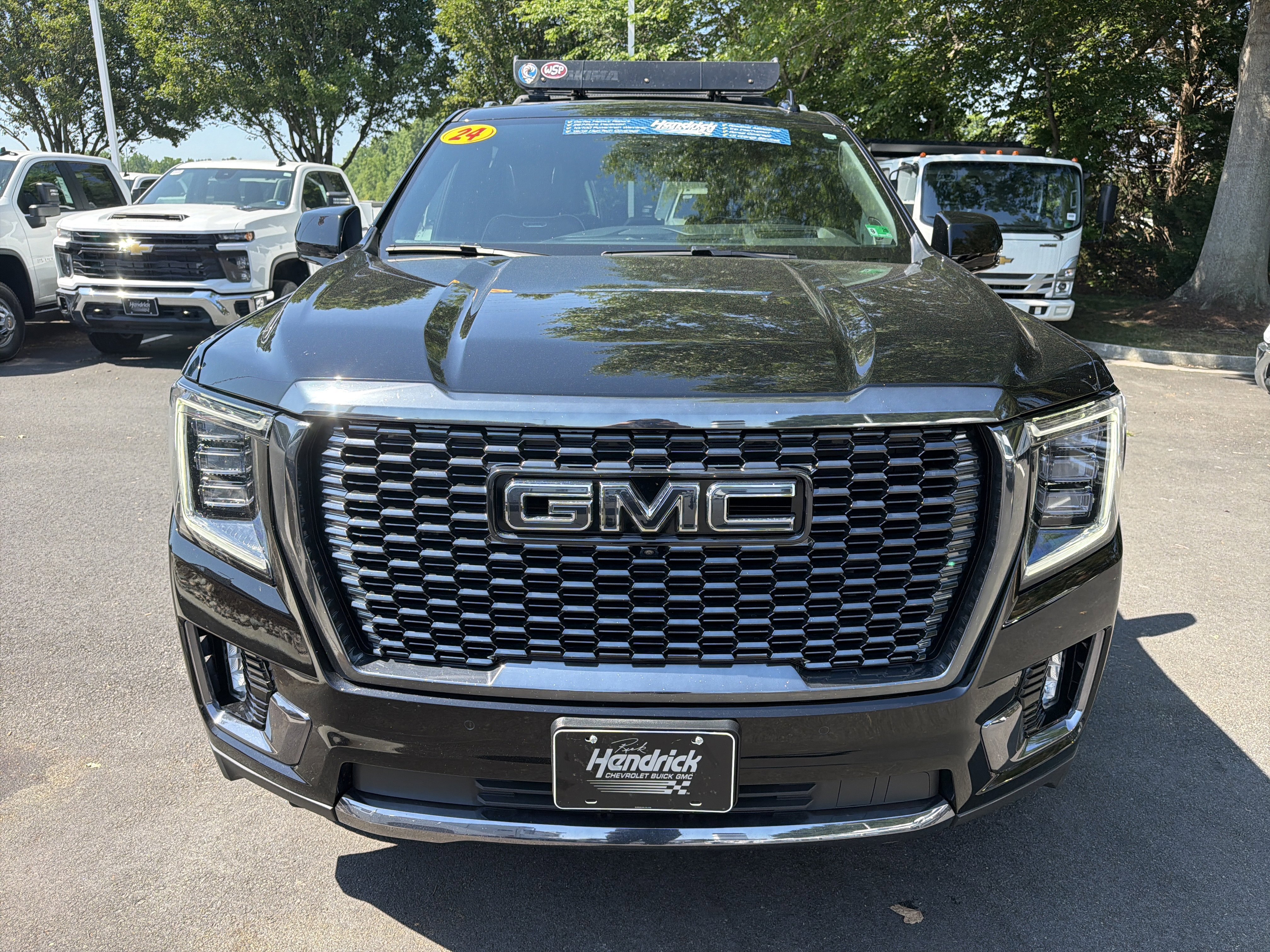 Used 2024 GMC Yukon XL Denali Ultimate AWD/4WD image 3