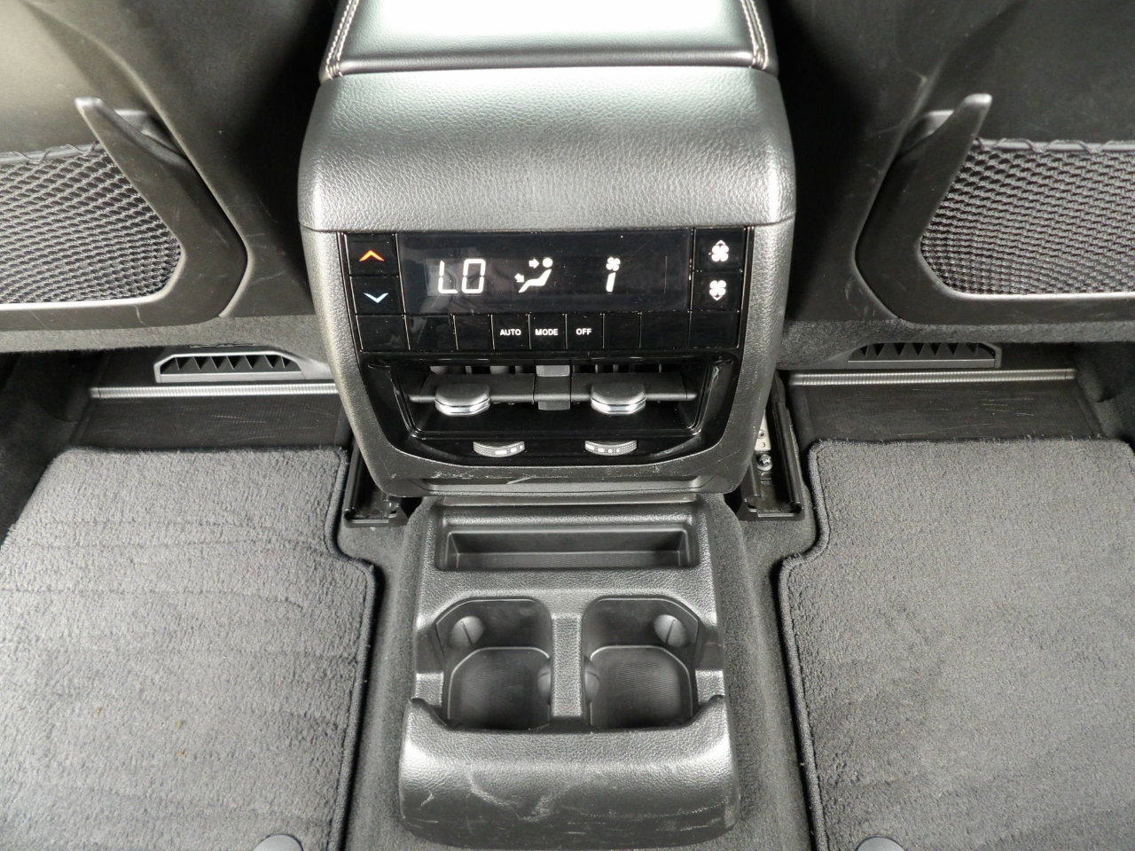 Used 2023 Jeep Grand Cherokee L Laredo image 29