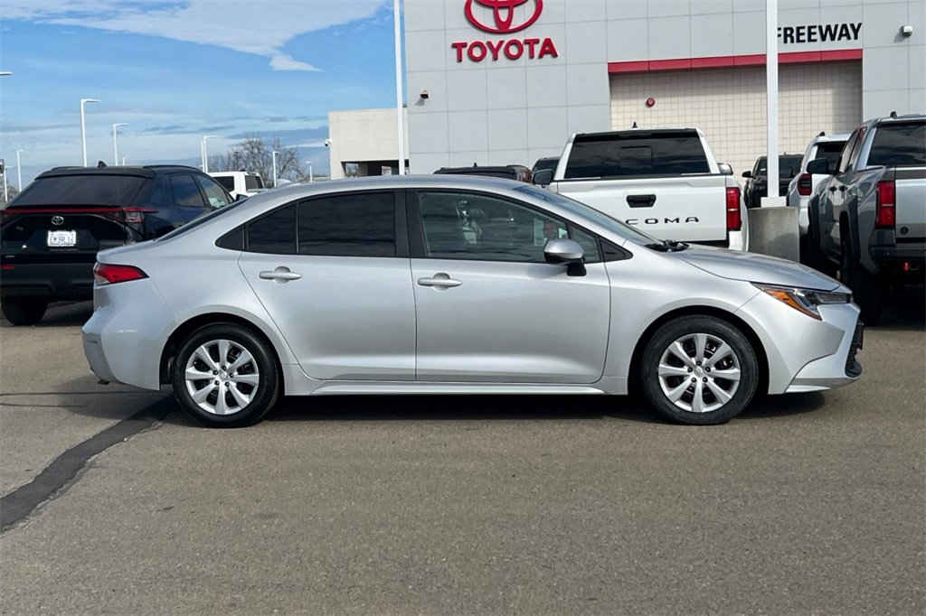 Certified 2025 Toyota Corolla LE image 3