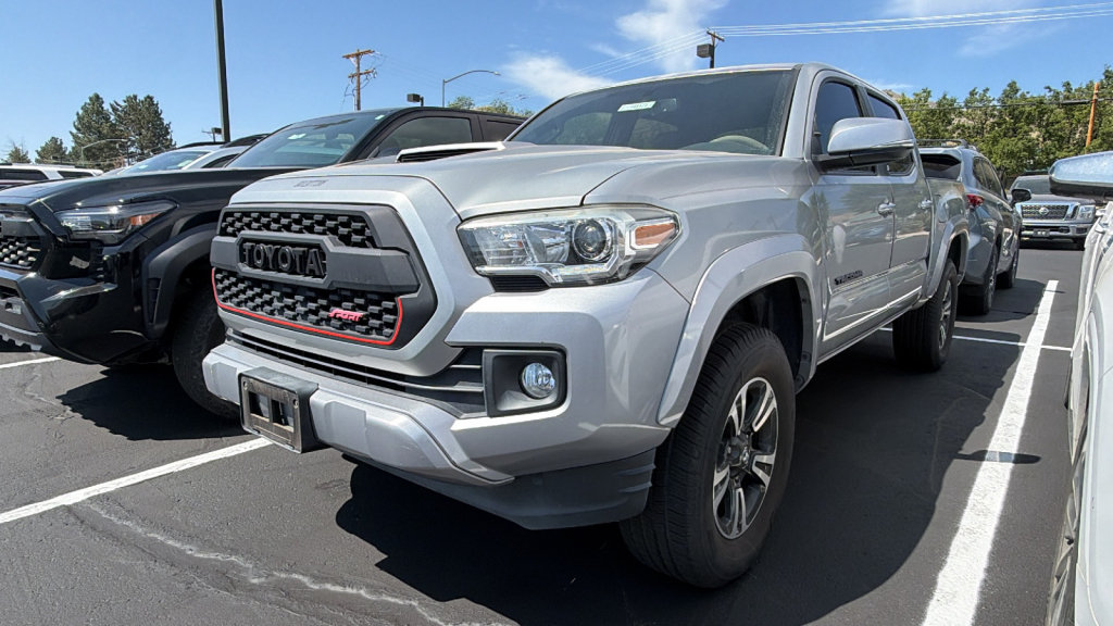 Certified 2017 Toyota Tacoma TRD Sport w/ Tow Package (A/T) AWD/4WD image 4