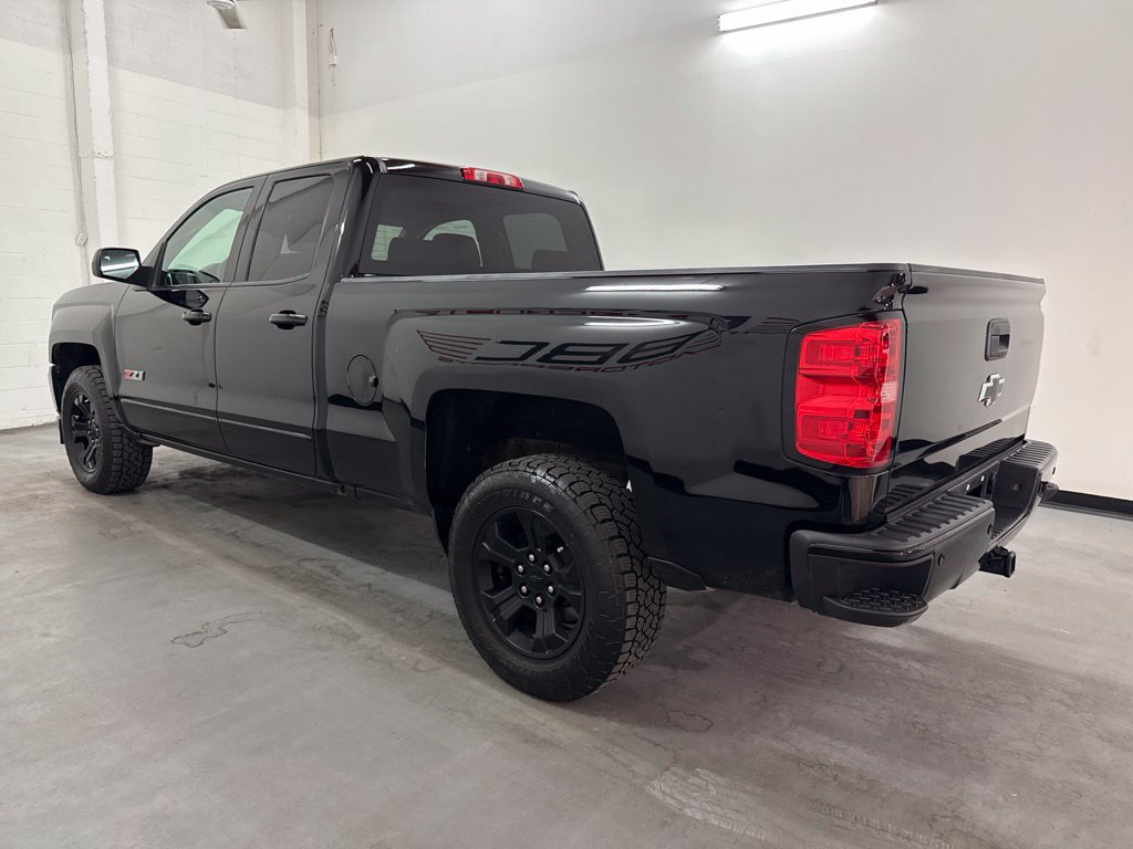 Used 2017 Chevrolet Silverado 1500 LT w/ Midnight Edition AWD/4WD image 7