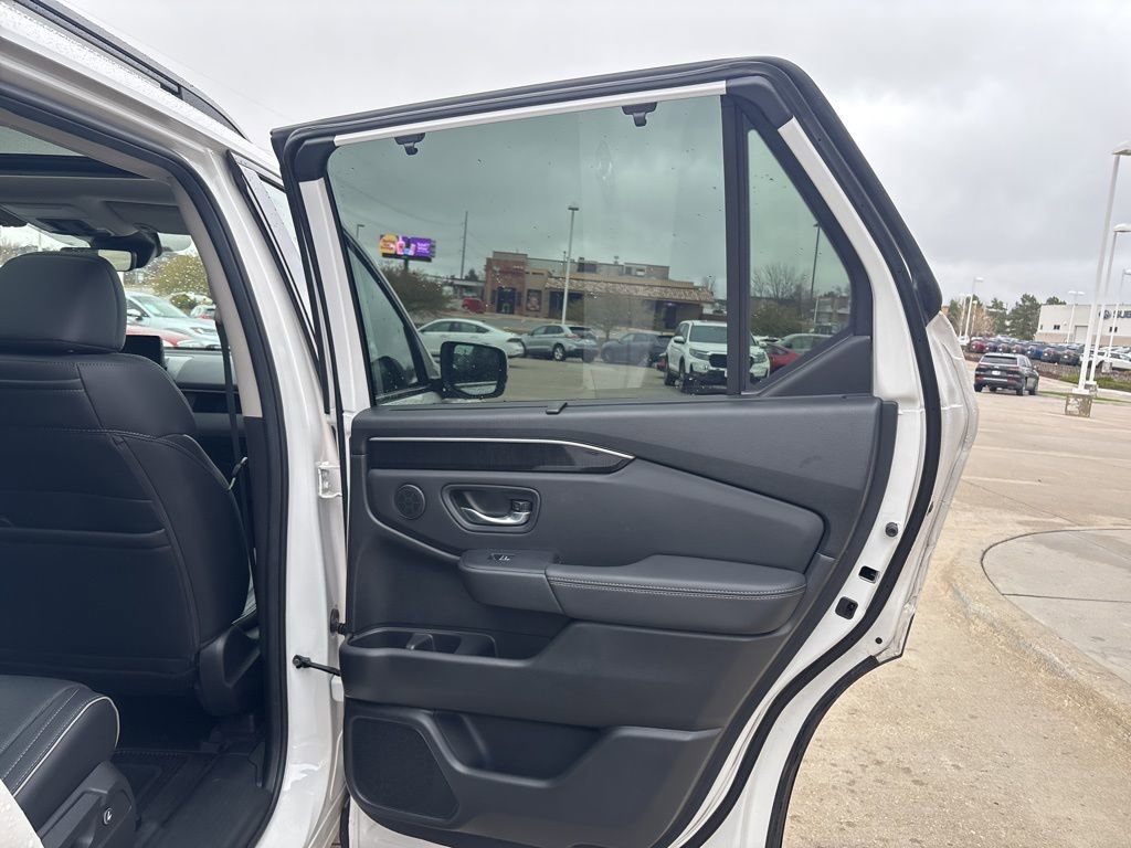 Certified 2025 Honda Pilot Elite image 34