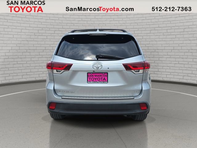Used 2019 Toyota Highlander SE FWD image 6