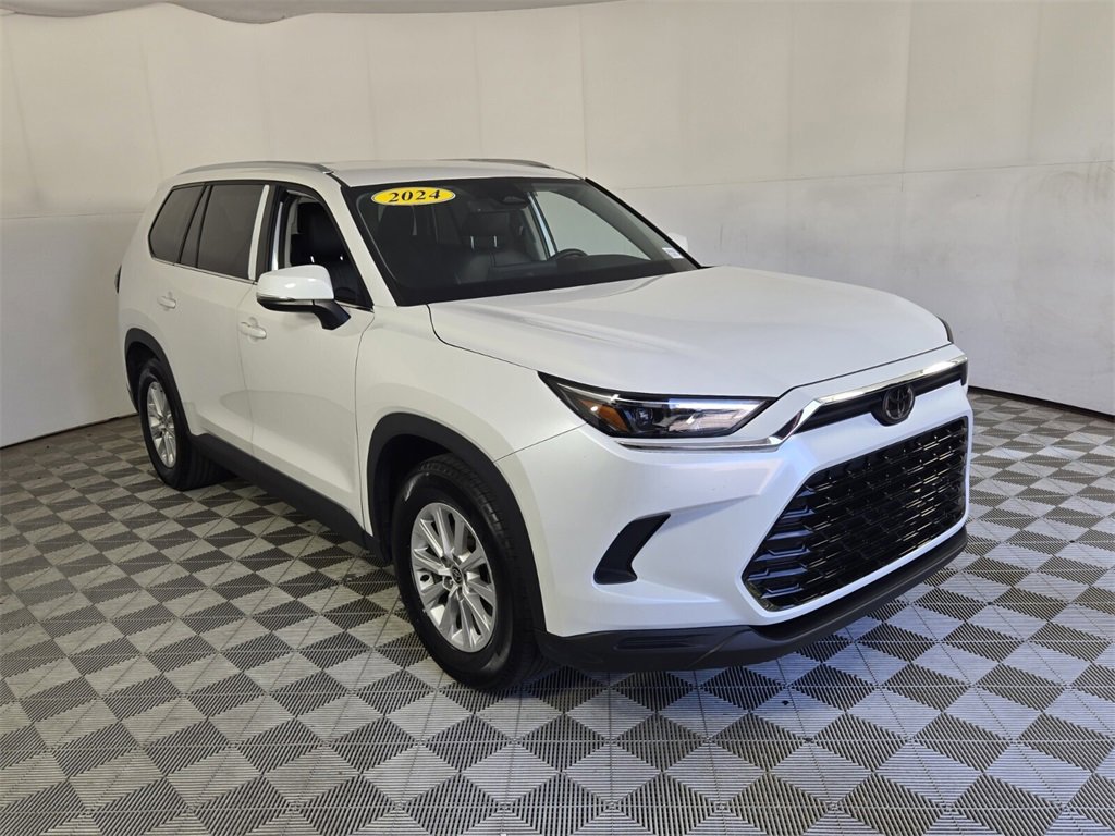 Used 2024 Toyota Grand Highlander FWD image 2