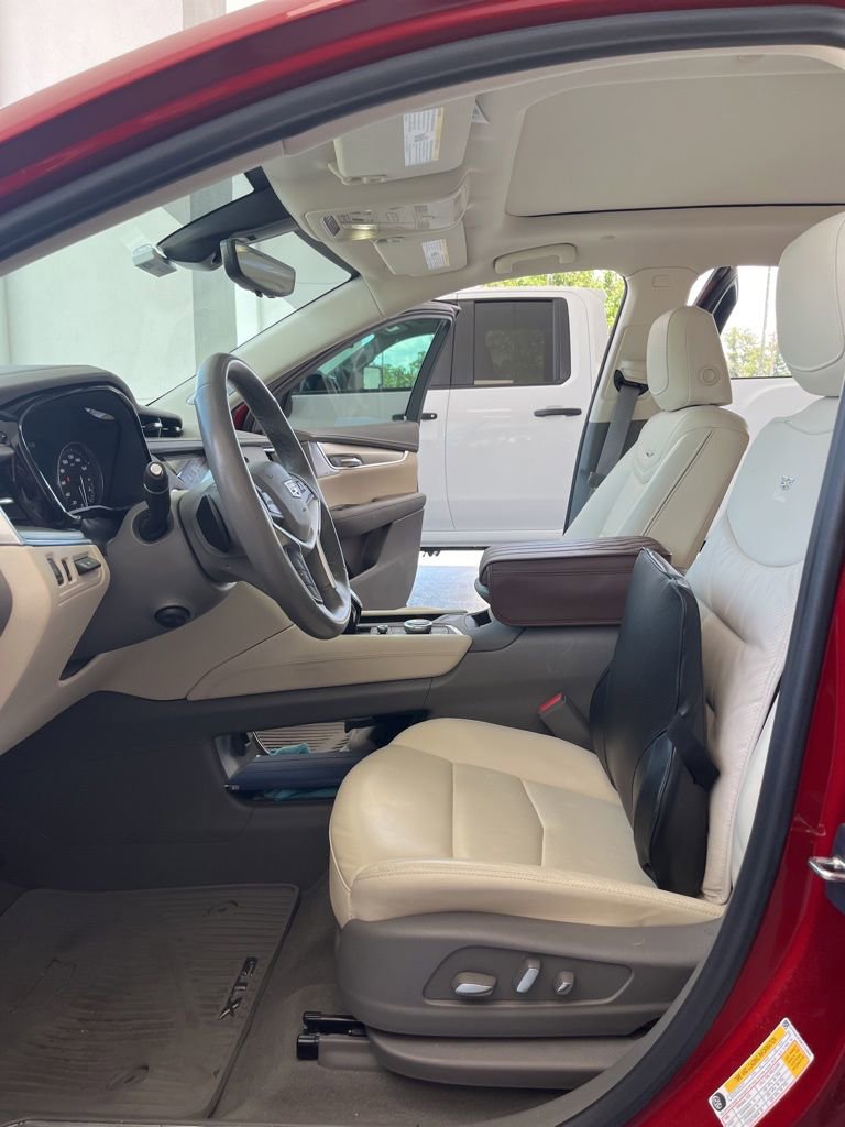 Used 2024 Cadillac XT5 Premium Luxury w/ Technology Package FWD image 21