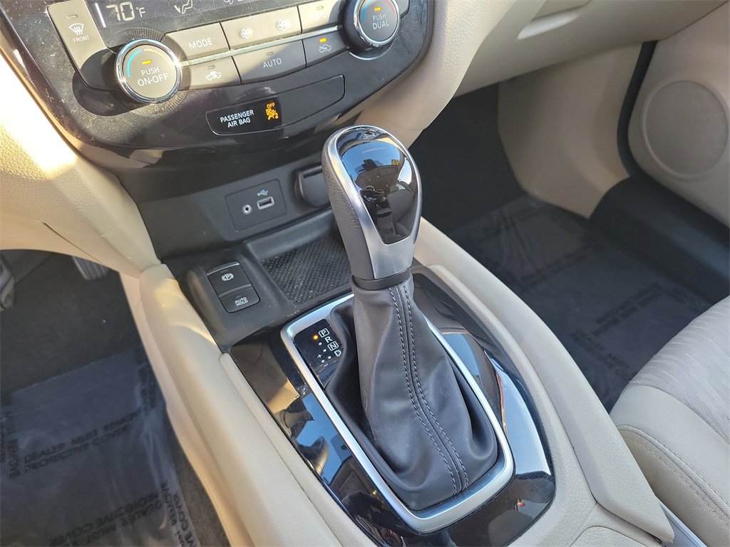 Used 2019 Nissan Rogue SV w/ Premium Package image 22